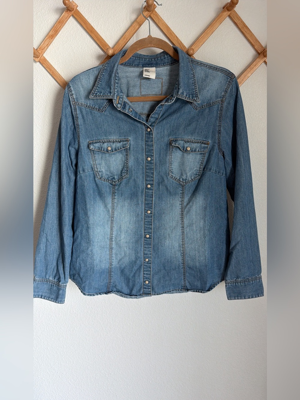 H&M (&denim) Light Blue Denim Pearl Snap Button-Down Long Sleeve Shirt - Size 14